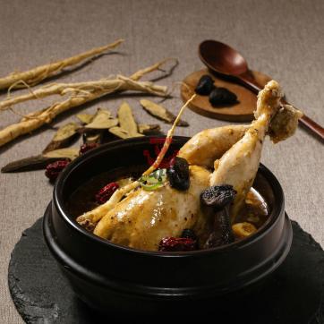 Tỏi Đen Neungi Samgyetang